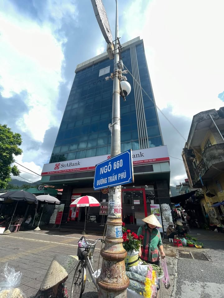 Bán đất tặng nhà cấp 4 ngõ chợ Cẩm Thạch, Quang Hanh, Quảng Ninh