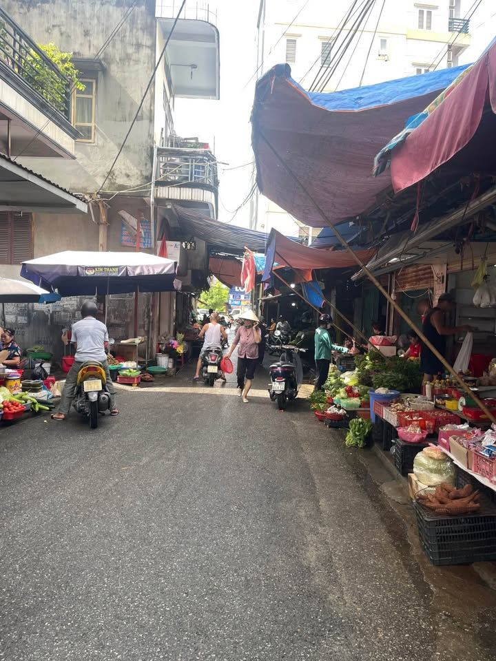 Bán đất tặng nhà cấp 4 ngõ chợ Cẩm Thạch, Quang Hanh, Quảng Ninh