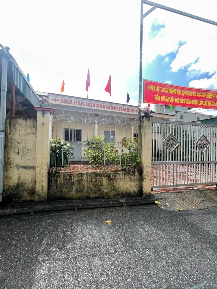 Bán đất tặng nhà cấp 4 ngõ chợ Cẩm Thạch, Quang Hanh, Quảng Ninh